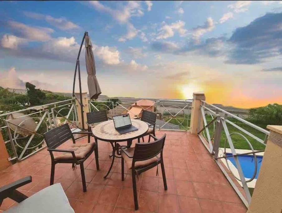Exclusive Beachfront Penthouse Almayate Alto Extérieur photo
