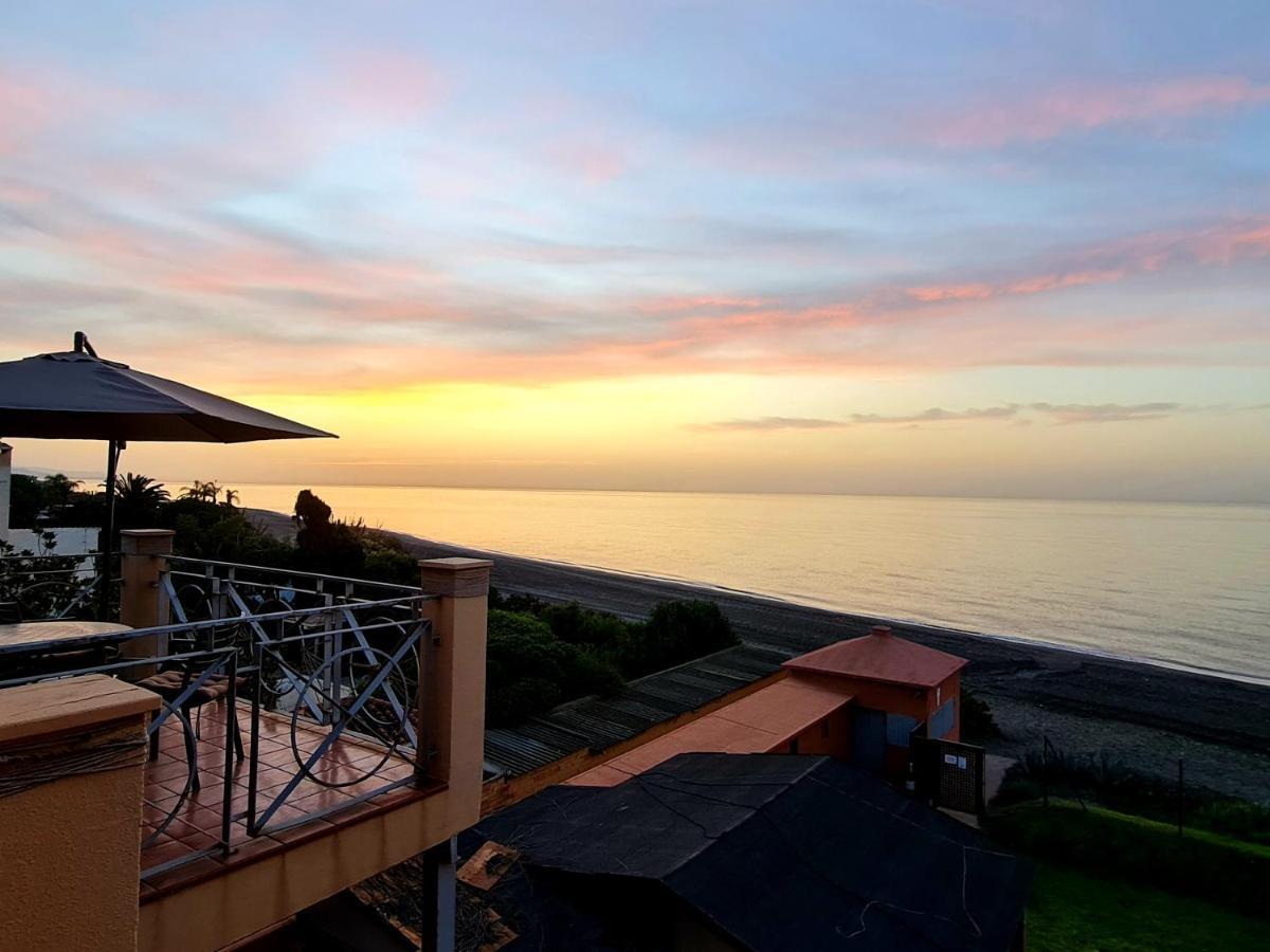 Exclusive Beachfront Penthouse Almayate Alto Extérieur photo