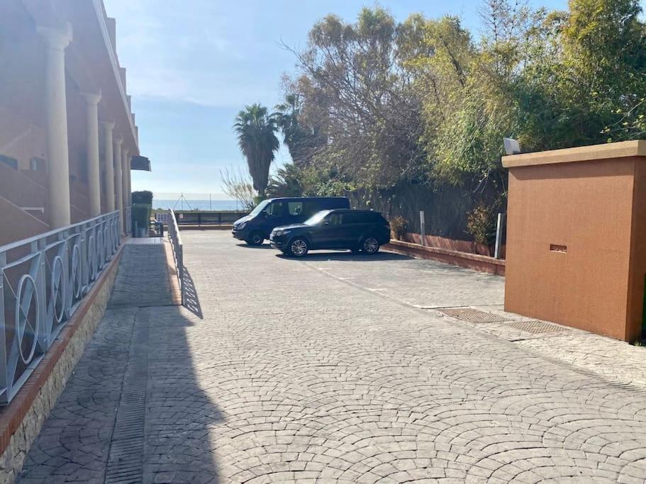 Exclusive Beachfront Penthouse Almayate Alto Extérieur photo
