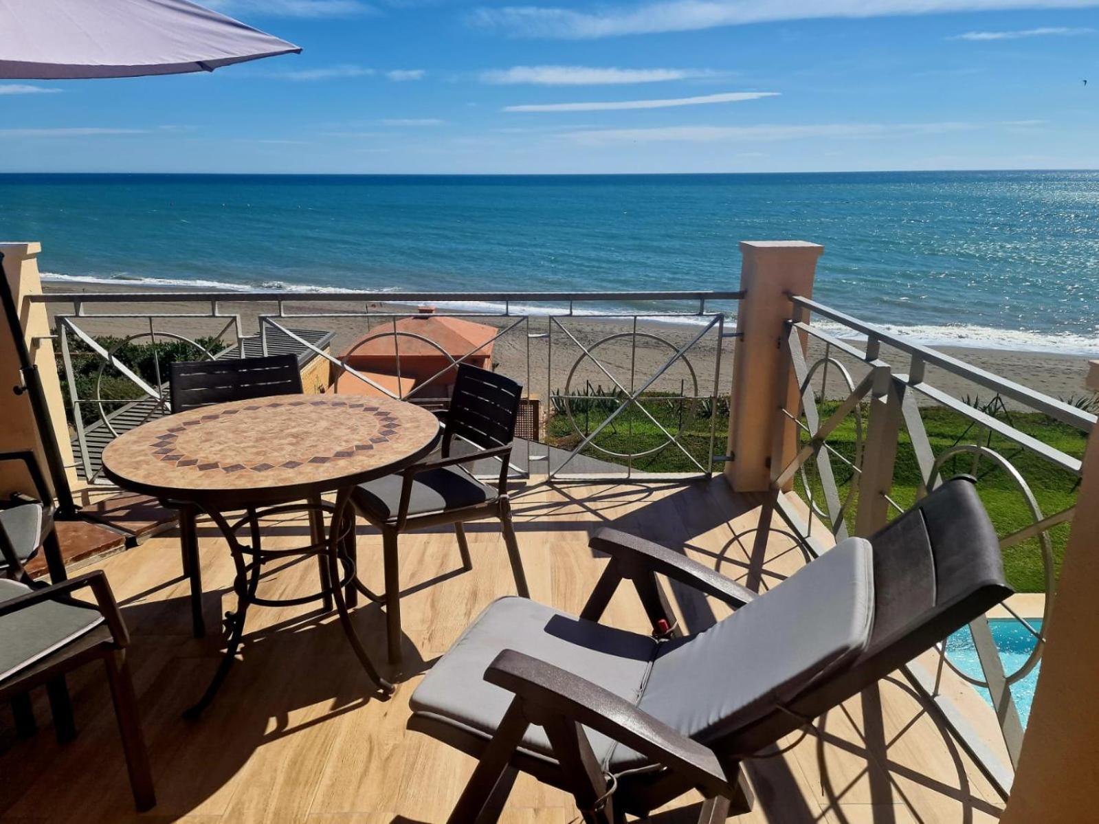 Exclusive Beachfront Penthouse Almayate Alto Extérieur photo